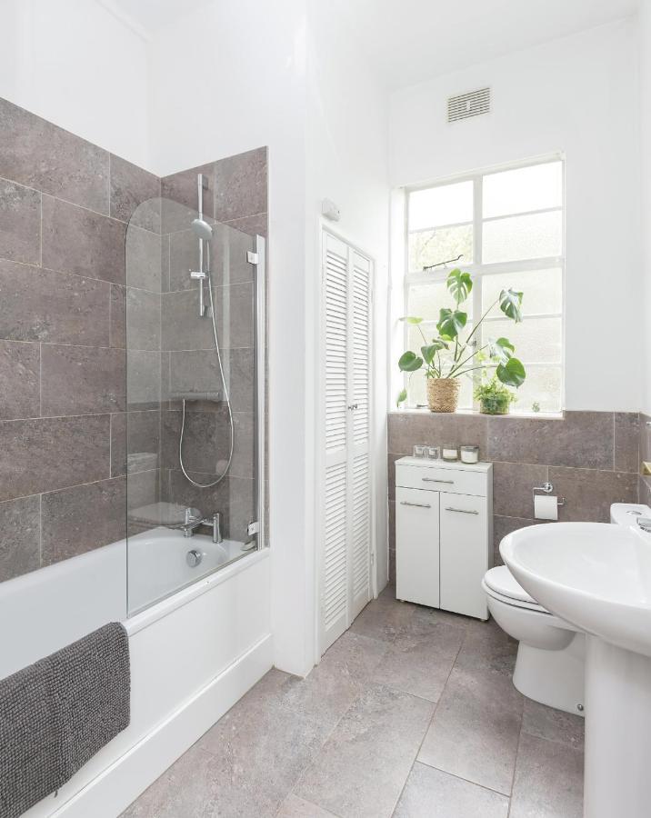 Chic 1 Bedroom Apartment In Bloomsbury, Sleeps 4 Лондон Экстерьер фото